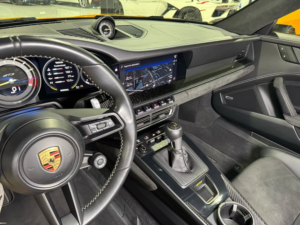 2022 Porsche - Image 25 of 31