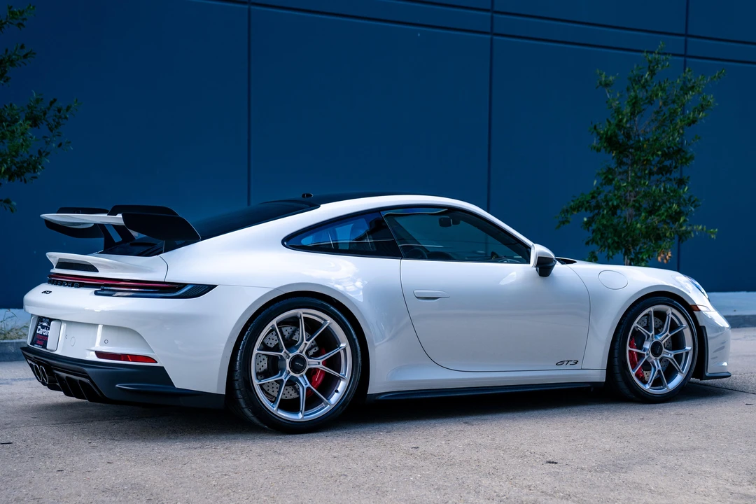 2022 Porsche 992 GT3 - Image 17 of 31
