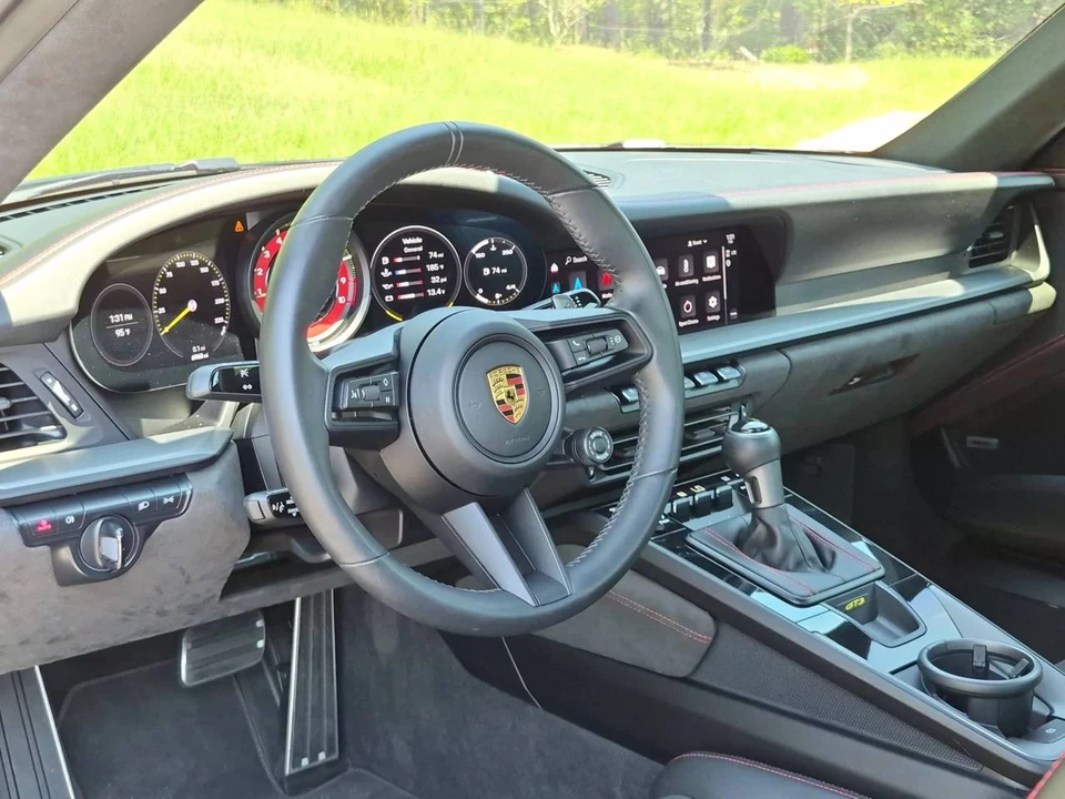2022 Porsche 992 GT3 - Image 4 of 5