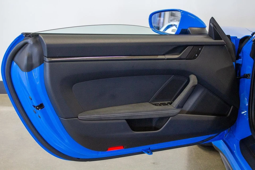 2022 Porsche - Image 15 of 31