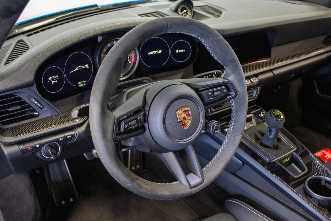 2022 Porsche - Image 17 of 31