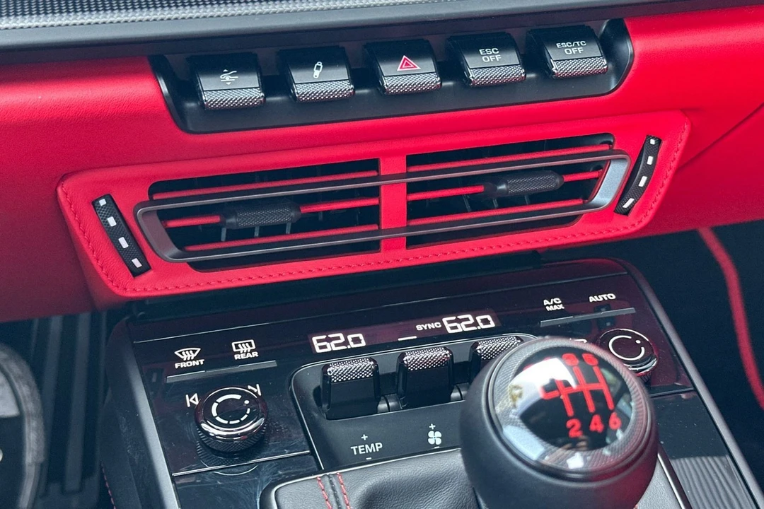 2022 Porsche - Image 24 of 31