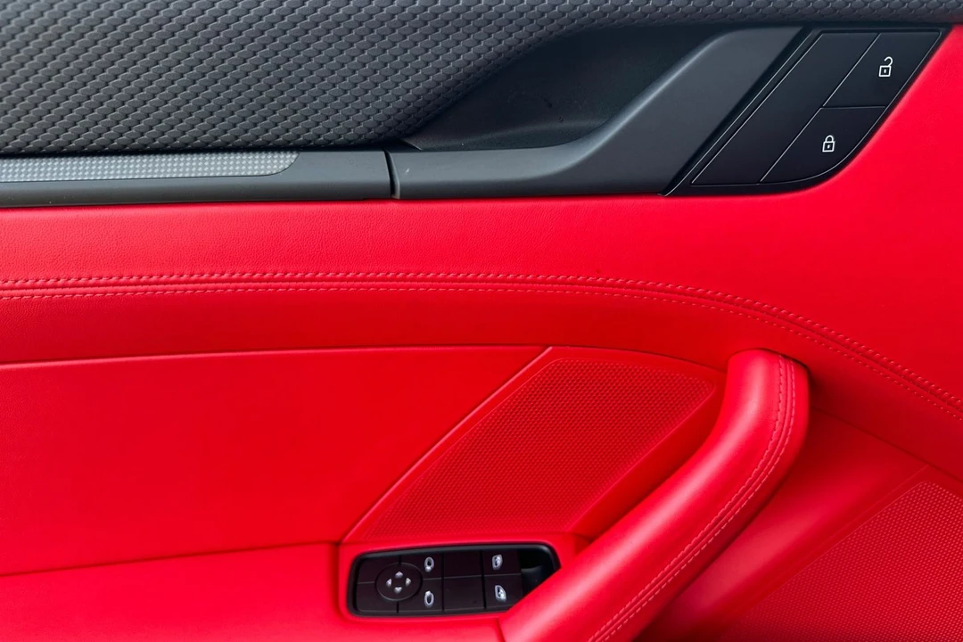 2022 Porsche - Image 12 of 31