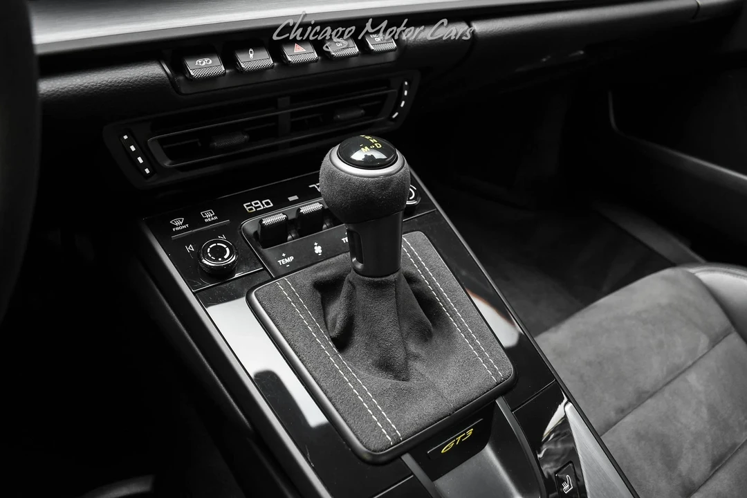 2022 Porsche 992 GT3 - Image 19 of 21