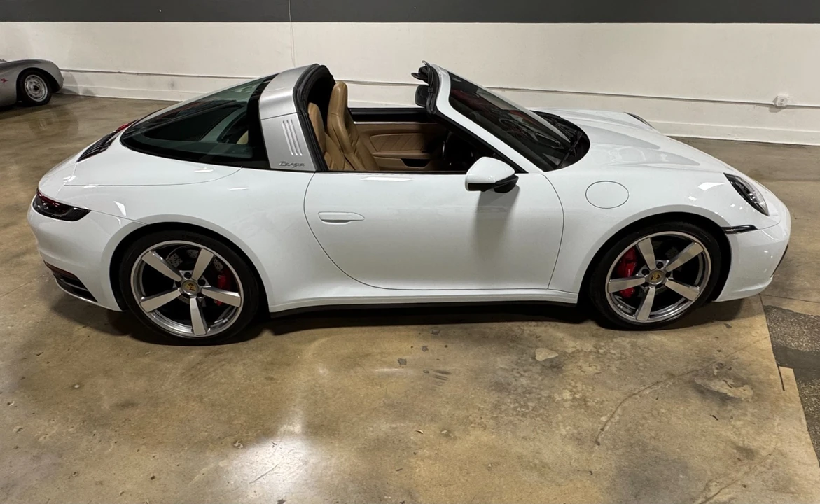 2022 Porsche 992 Targa 4 & 4S - Image 13 of 21