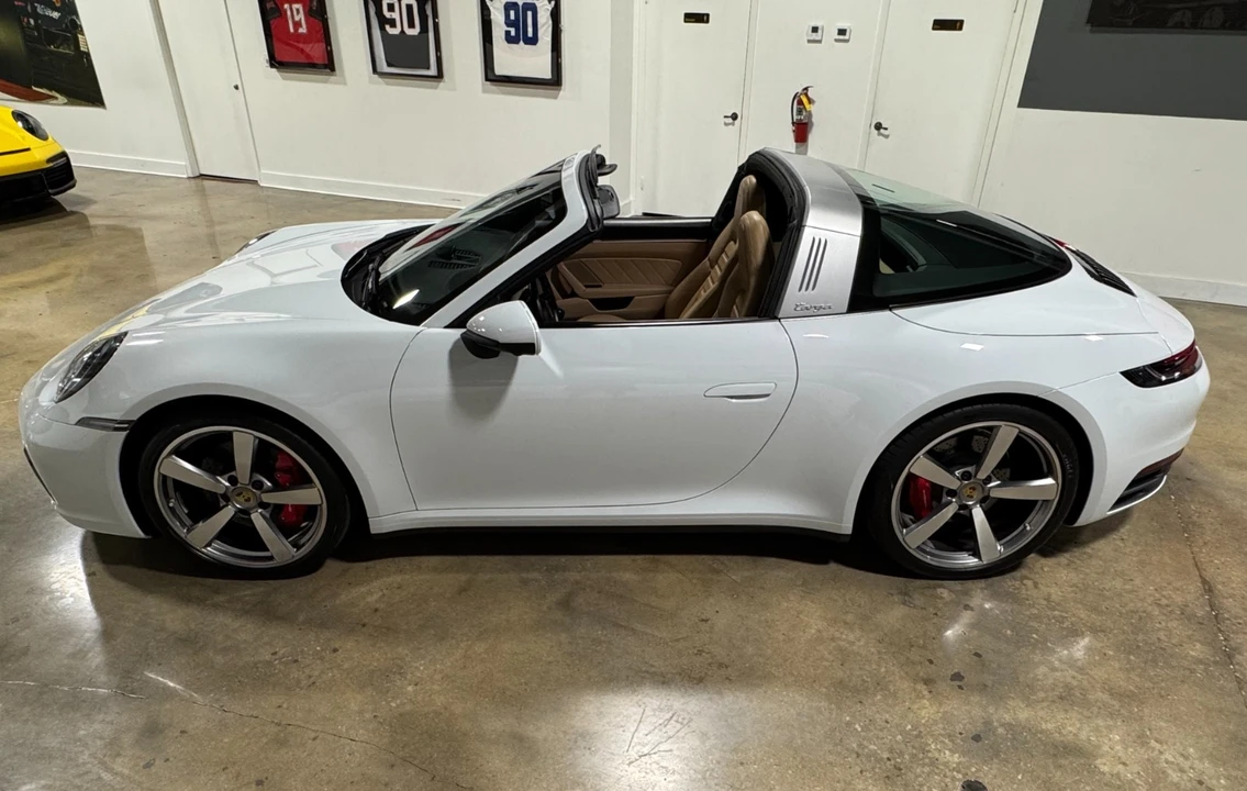 2022 Porsche 992 Targa 4 & 4S - Image 12 of 21