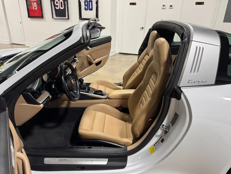 2022 Porsche 992 Targa 4 & 4S - Image 27 of 31
