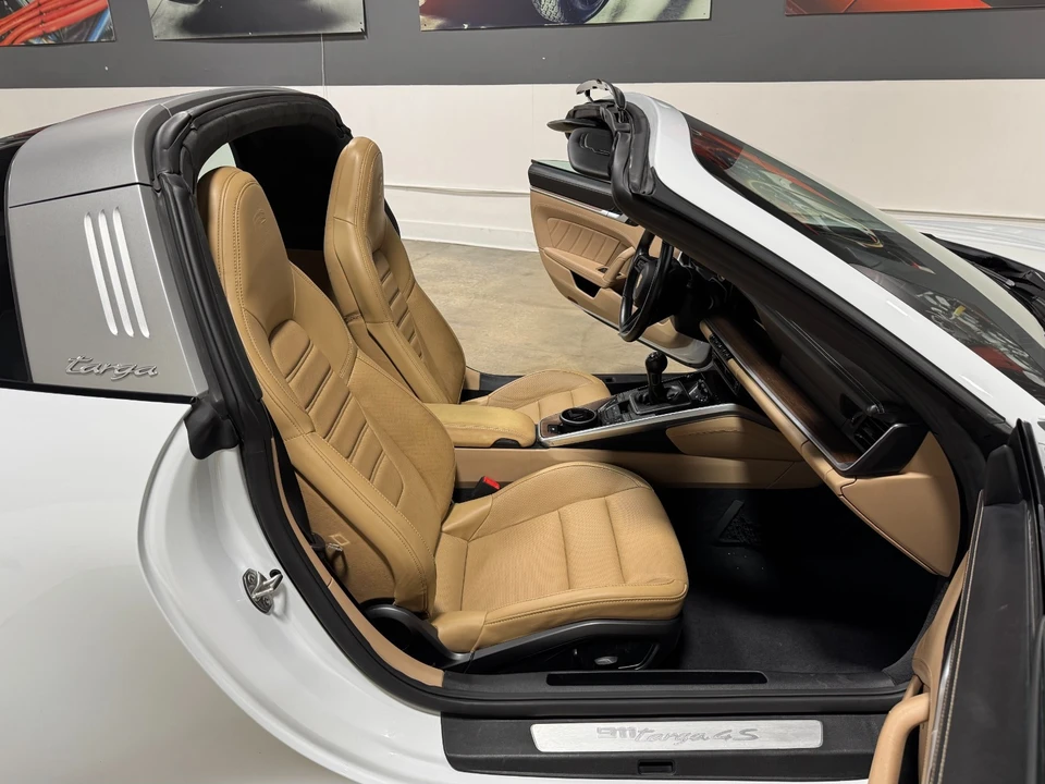 2022 Porsche 992 Targa 4 & 4S - Image 28 of 31