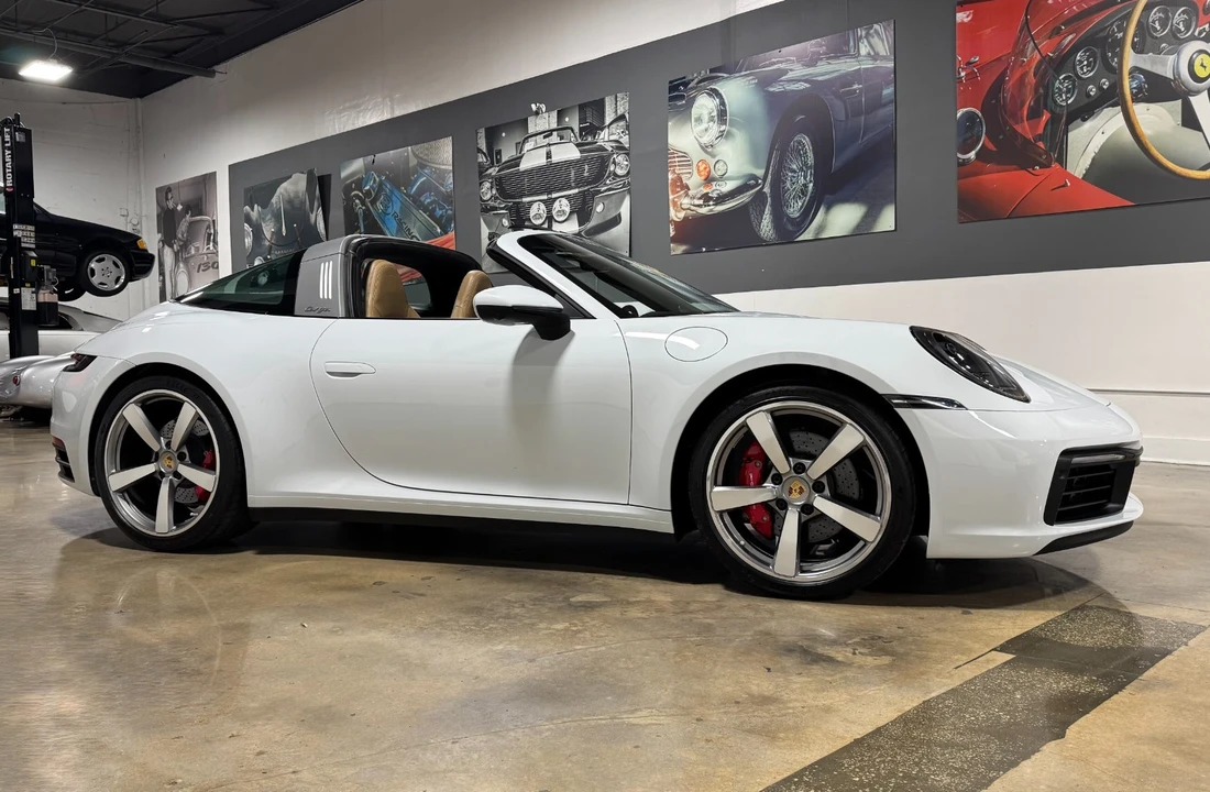 2022 Porsche 992 Targa 4 & 4S - Image 9 of 21