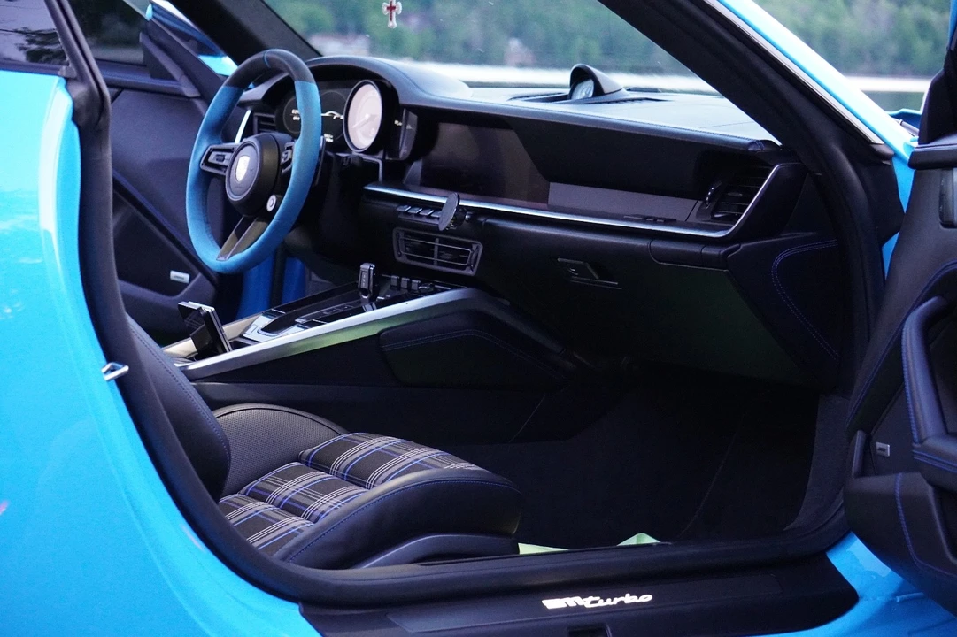 2022 Porsche 992 Turbo - Image 28 of 31