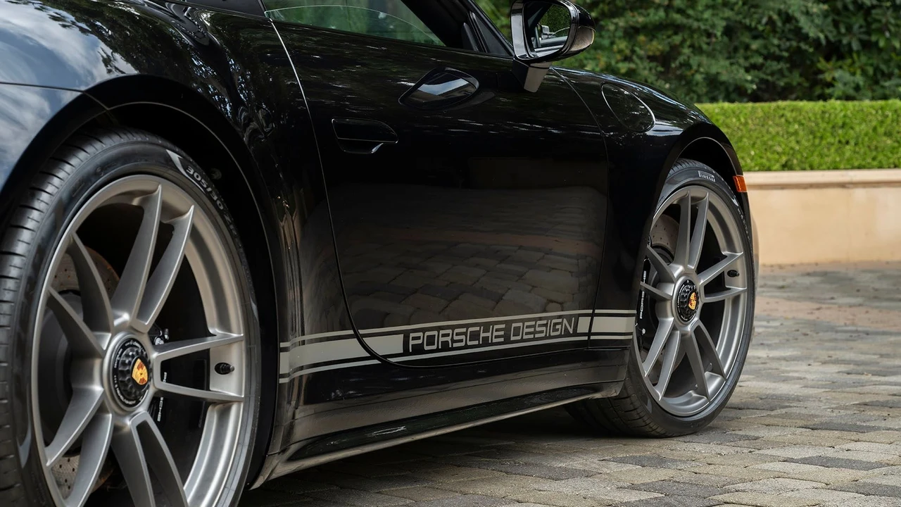 2022 Porsche 992 Targa 4 GTS - Image 28 of 31