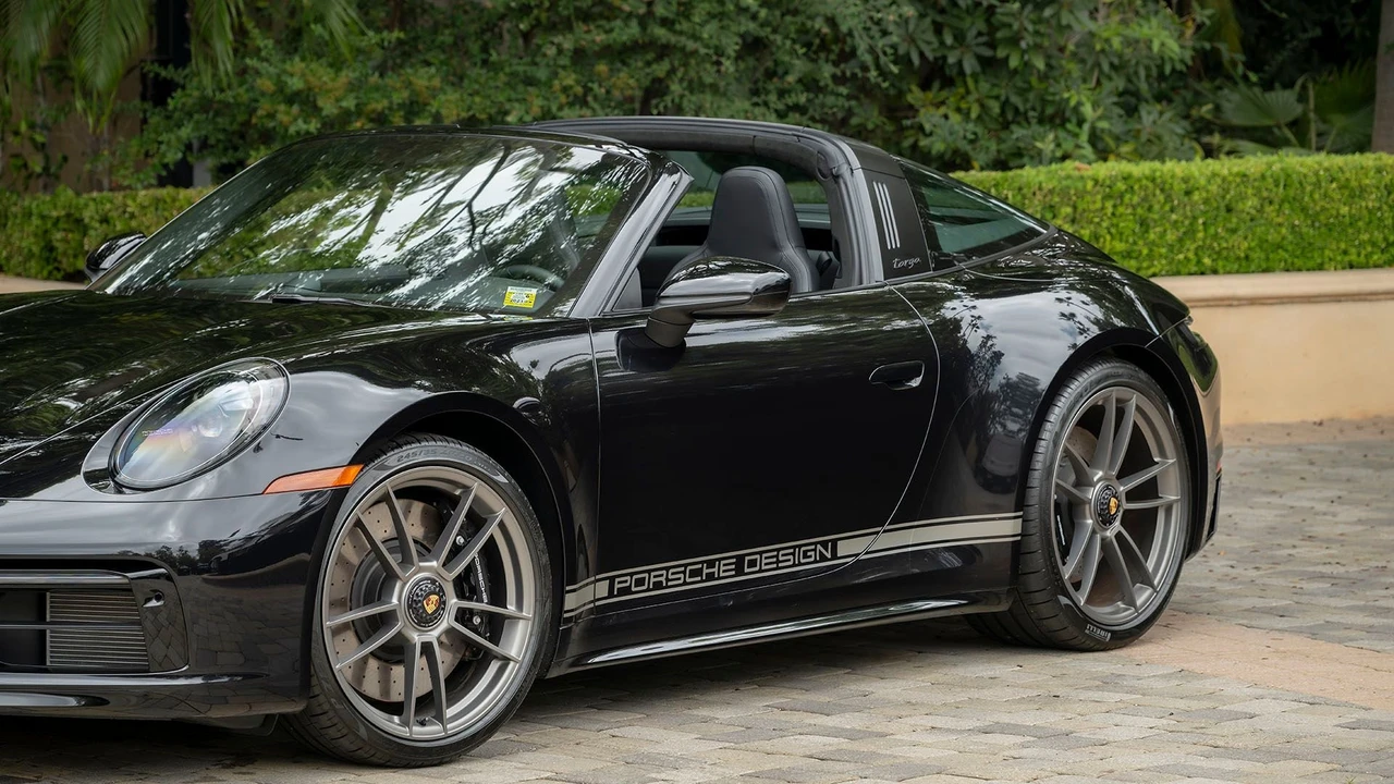 2022 Porsche 992 Targa 4 GTS - Image 11 of 31