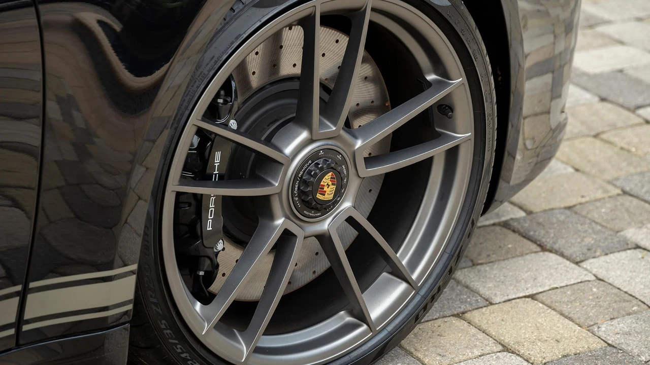 2022 Porsche 992 Targa 4 GTS - Image 27 of 31
