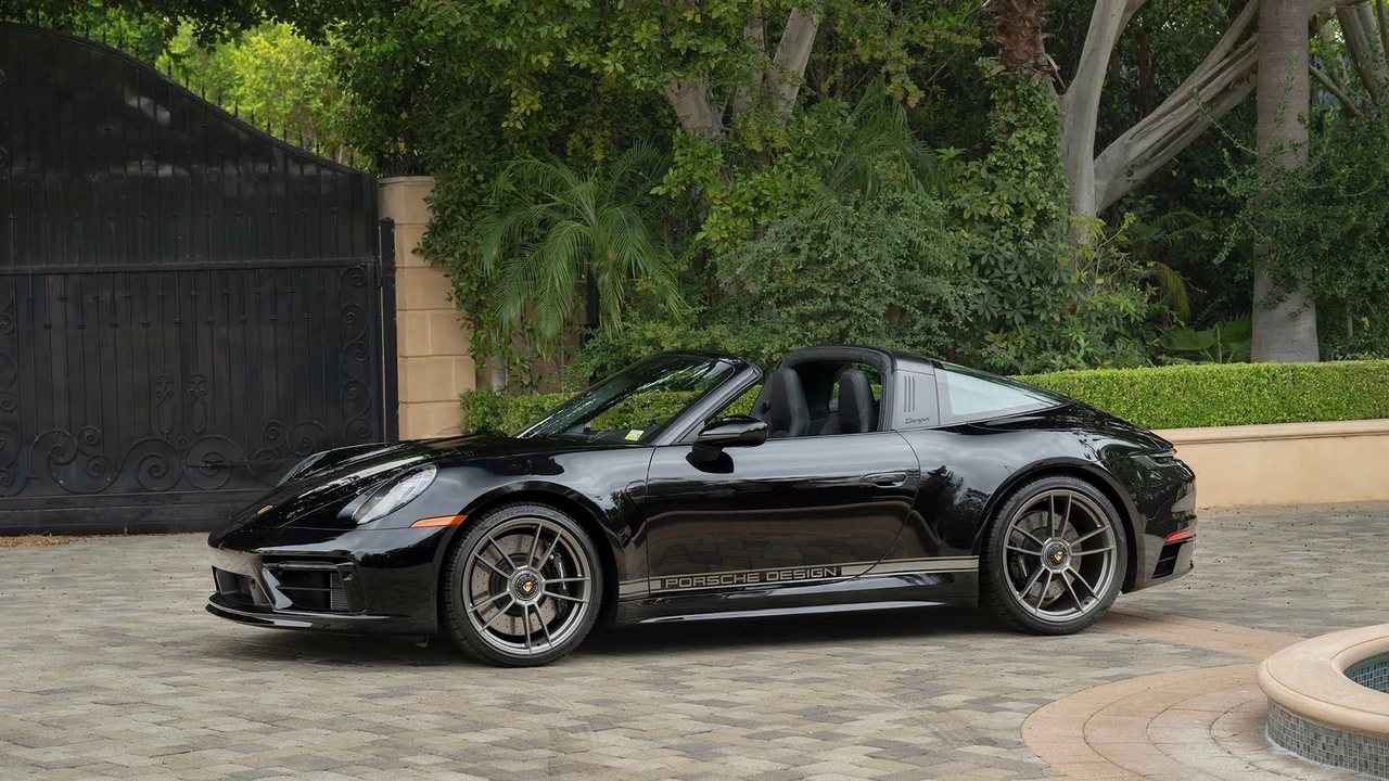 2022 Porsche 992 Targa 4 GTS - Image 8 of 31