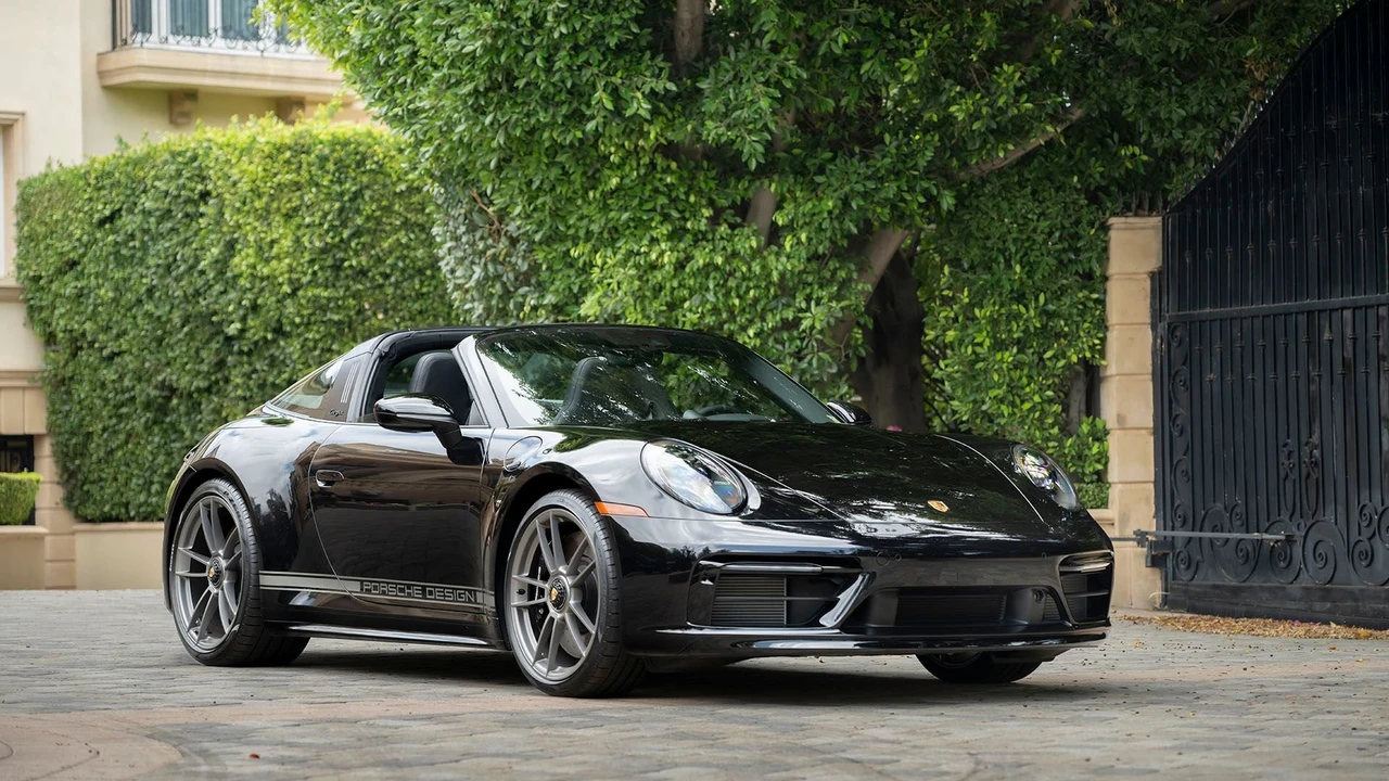 2022 Porsche 992 Targa 4 GTS - Image 9 of 31