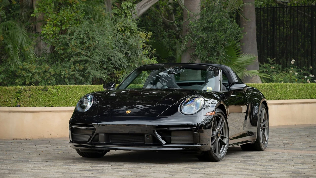 2022 Porsche 992 Targa 4 GTS - Image 10 of 31