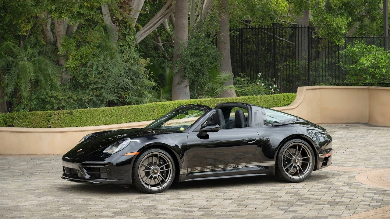 2022 Porsche 992 Targa 4 GTS - Image 7 of 31