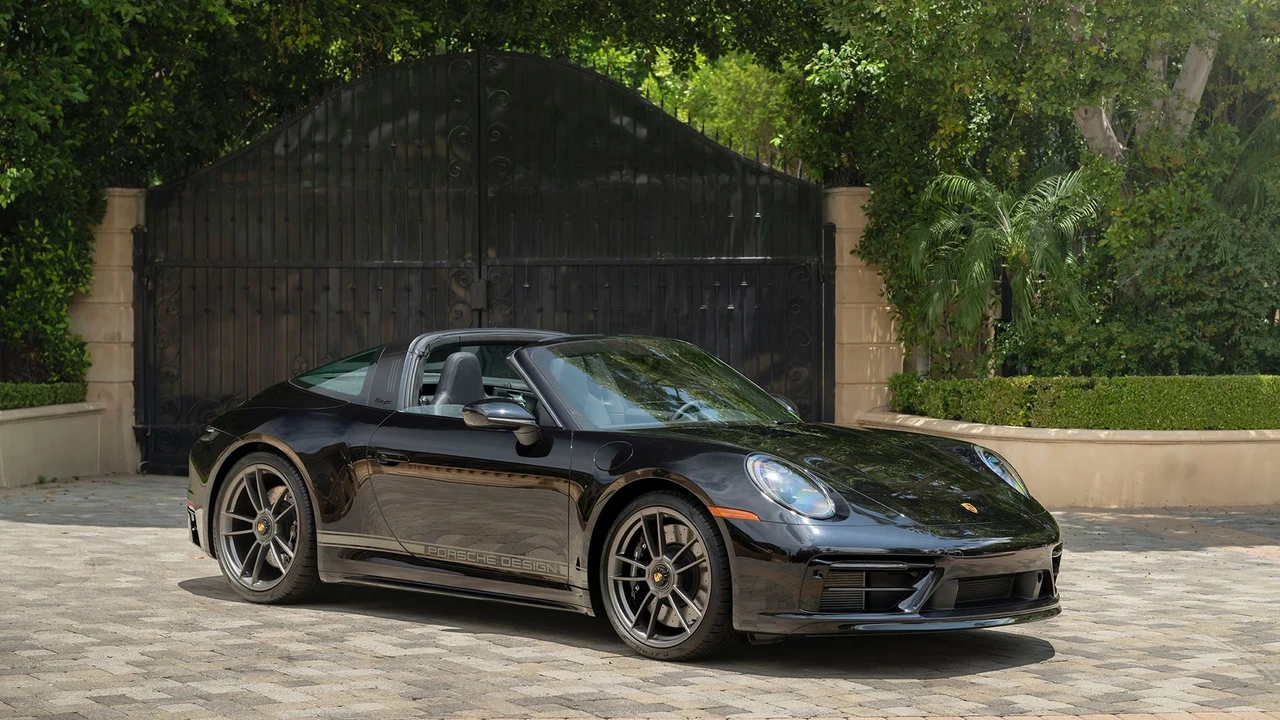 2022 Porsche 992 Targa 4 GTS - Image 13 of 31