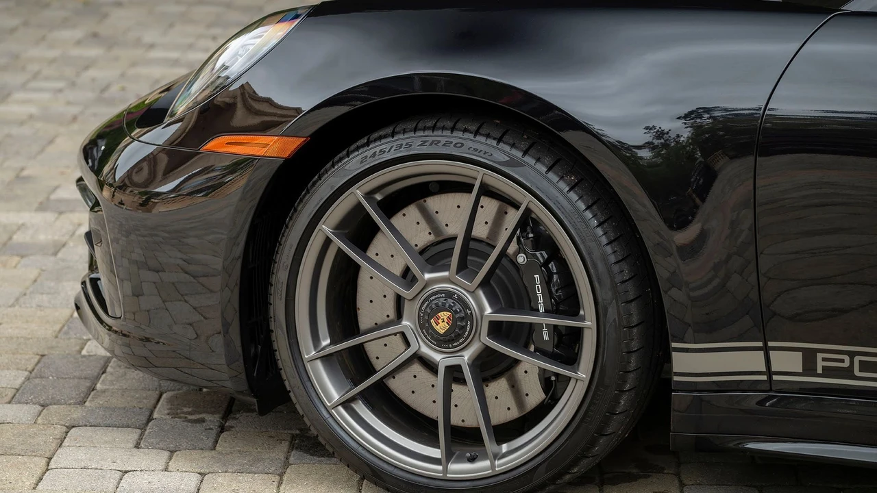 2022 Porsche 992 Targa 4 GTS - Image 14 of 31