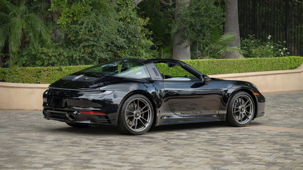 2022 Porsche 992 Targa 4 GTS - Image 5 of 31