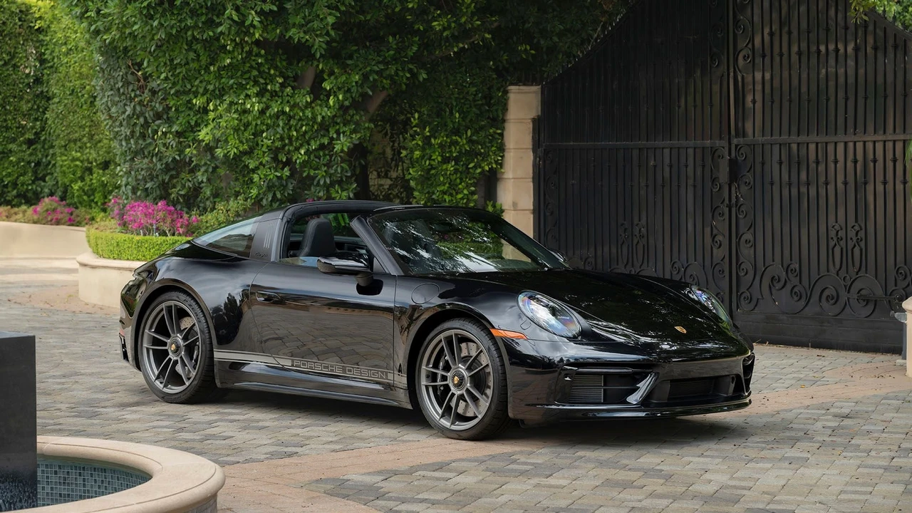 2022 Porsche 992 Targa 4 GTS - Image 12 of 31