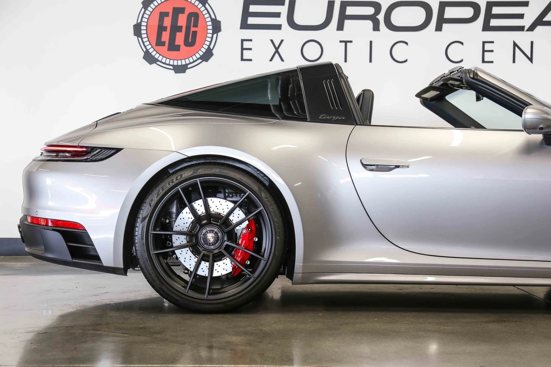 2022 Porsche - Image 18 of 31