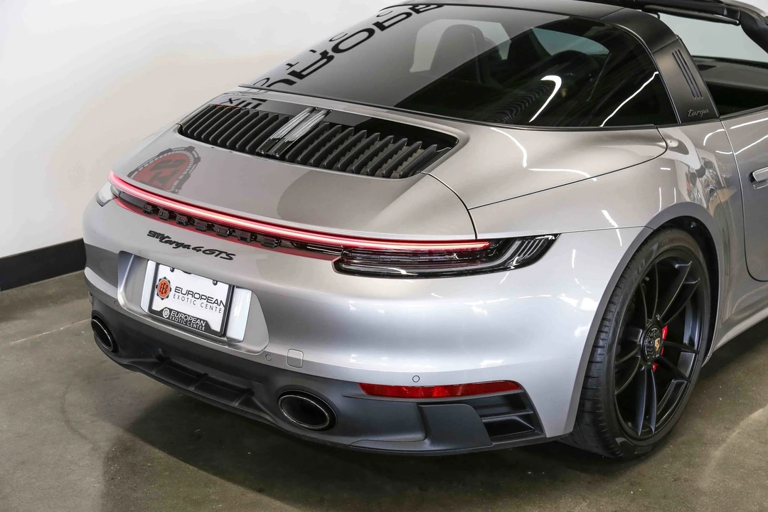 2022 Porsche - Image 28 of 31