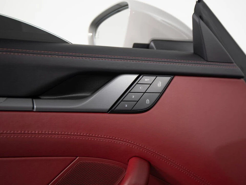 2022 Porsche 992 Targa 4 & 4S - Image 19 of 31