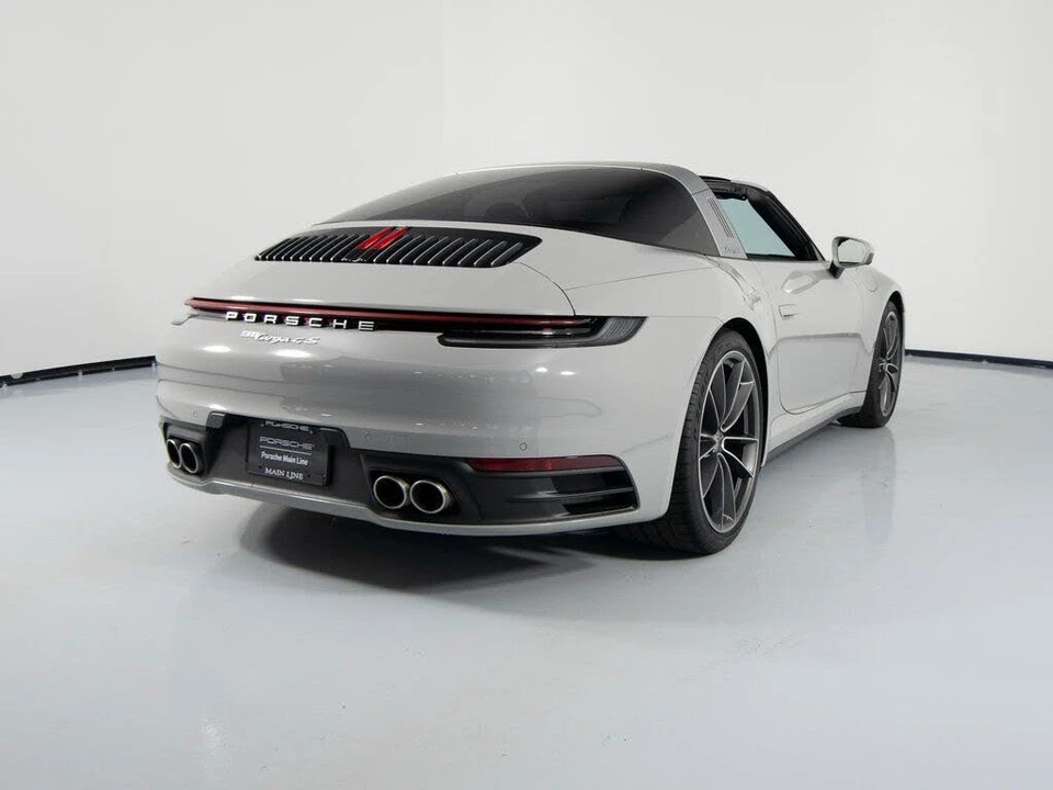 2022 Porsche 992 Targa 4 & 4S - Image 10 of 31