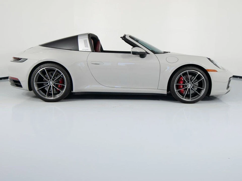 2022 Porsche 992 Targa 4 & 4S - Image 11 of 31