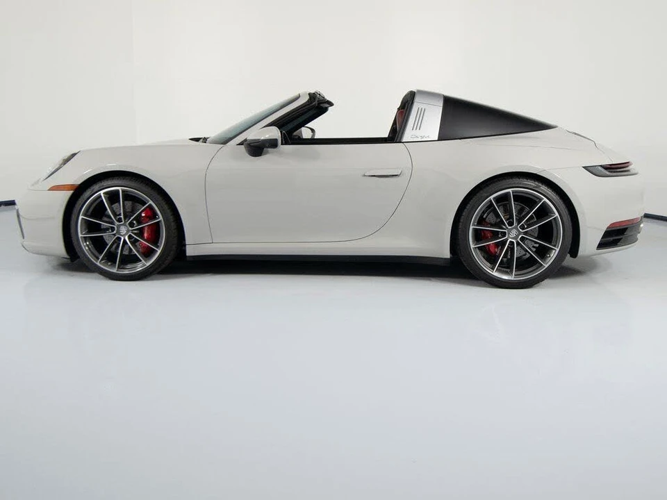 2022 Porsche 992 Targa 4 & 4S - Image 7 of 31