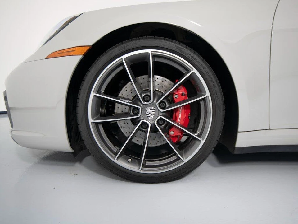 2022 Porsche 992 Targa 4 & 4S - Image 14 of 31