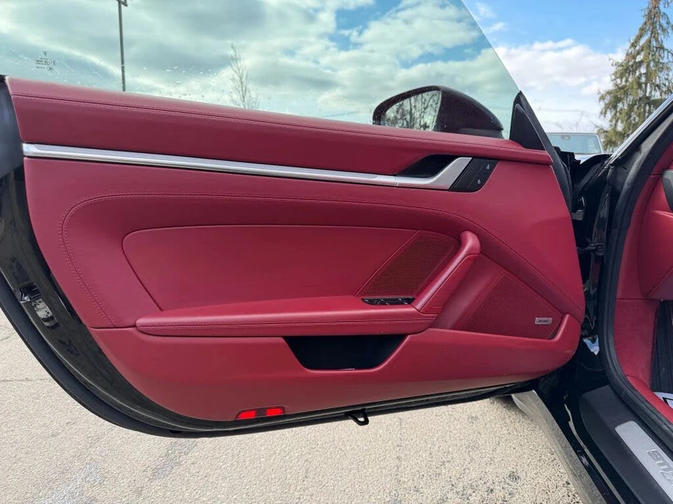 2022 Porsche 992 Targa 4 & 4S - Image 16 of 31