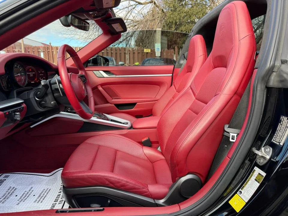 2022 Porsche 992 Targa 4 & 4S - Image 17 of 31