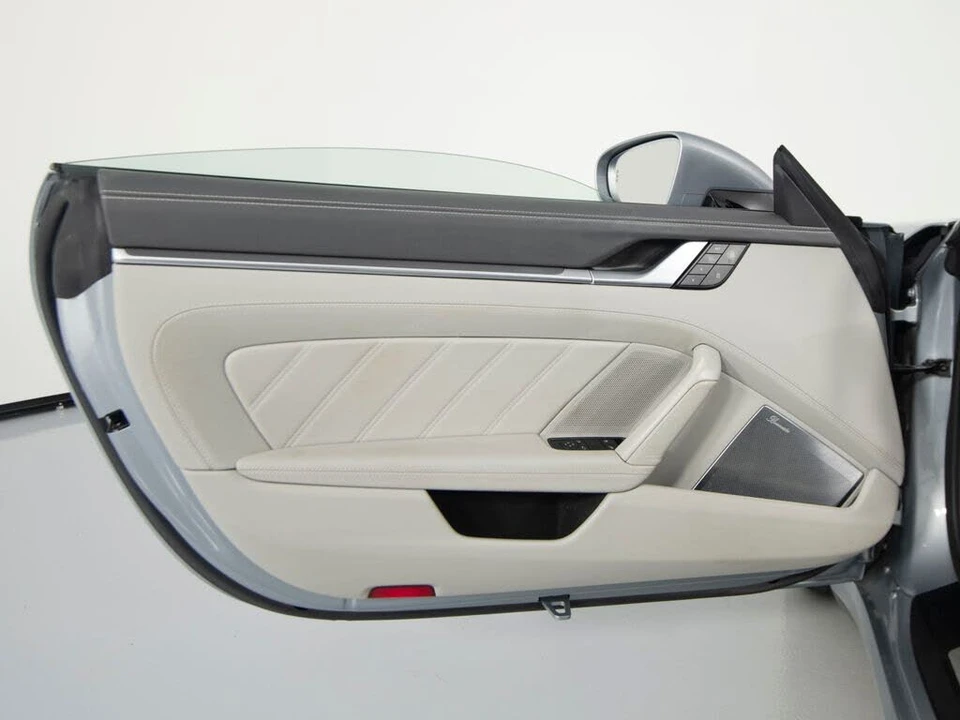 2022 Porsche 992 Targa 4 & 4S - Image 18 of 31
