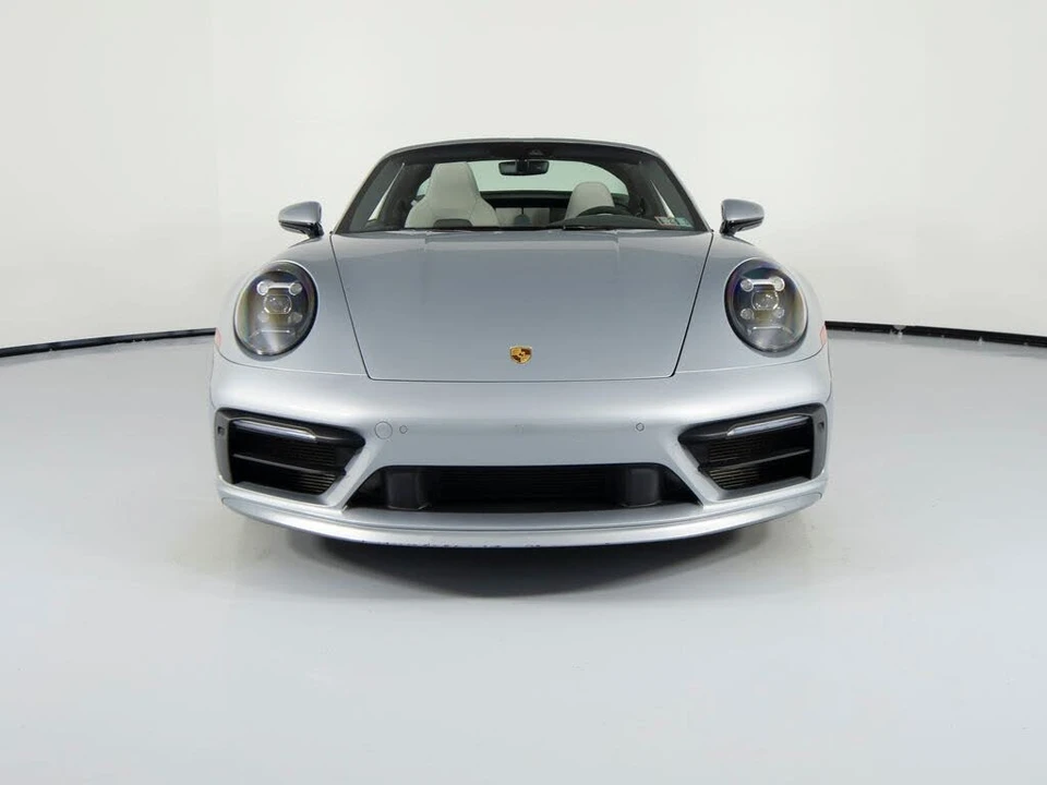 2022 Porsche 992 Targa 4 & 4S - Image 13 of 31