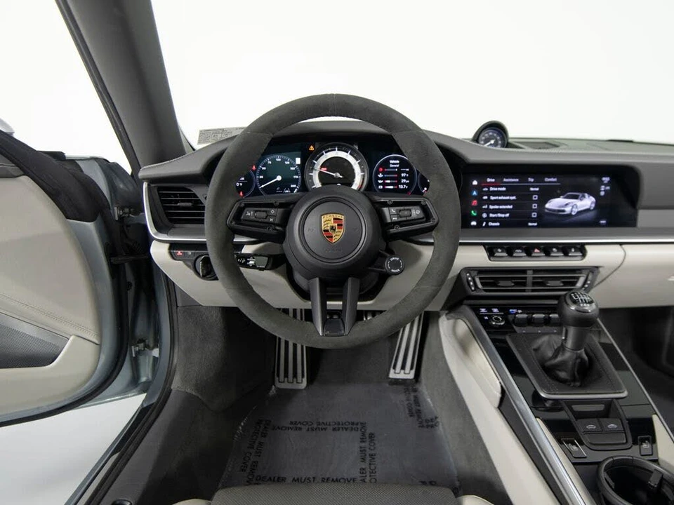 2022 Porsche 992 Targa 4 & 4S - Image 17 of 31