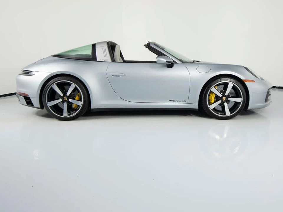 2022 Porsche 992 Targa 4 & 4S - Image 11 of 31