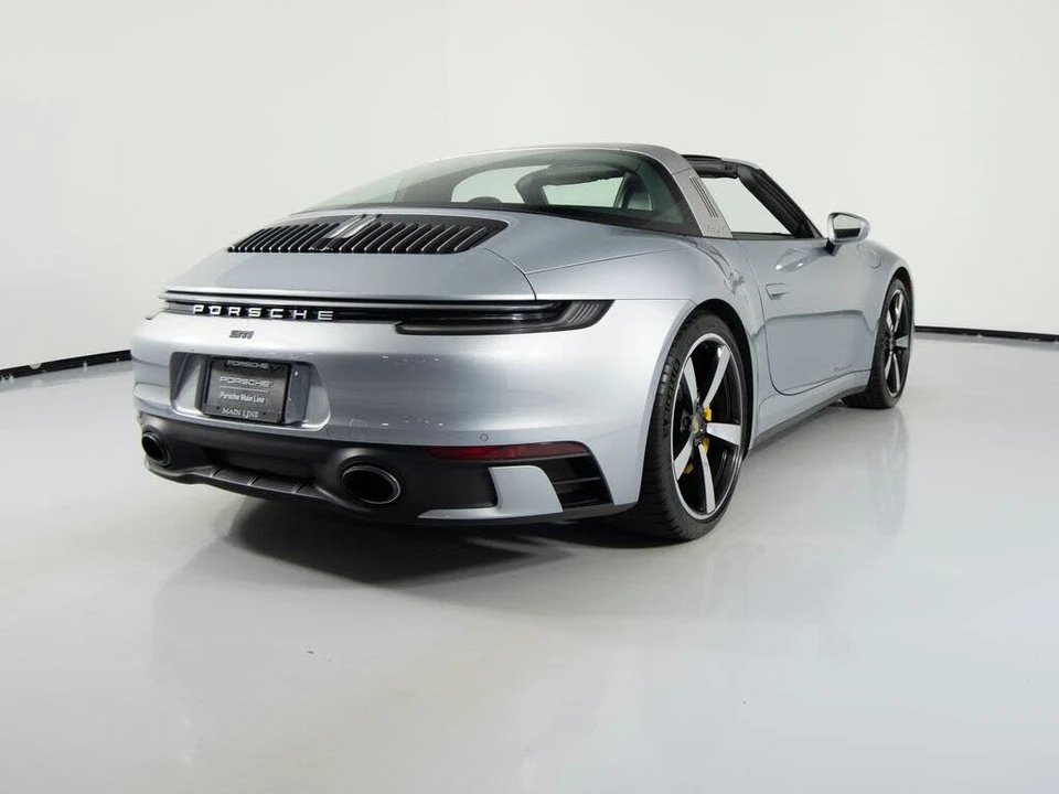 2022 Porsche 992 Targa 4 & 4S - Image 10 of 31