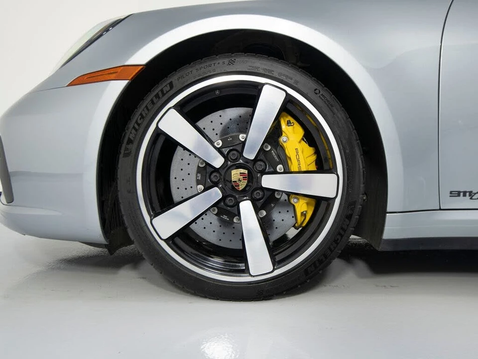 2022 Porsche 992 Targa 4 & 4S - Image 14 of 31