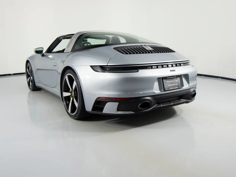 2022 Porsche 992 Targa 4 & 4S - Image 8 of 31