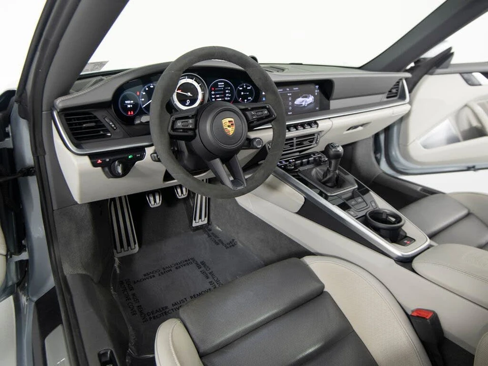 2022 Porsche 992 Targa 4 & 4S - Image 15 of 31