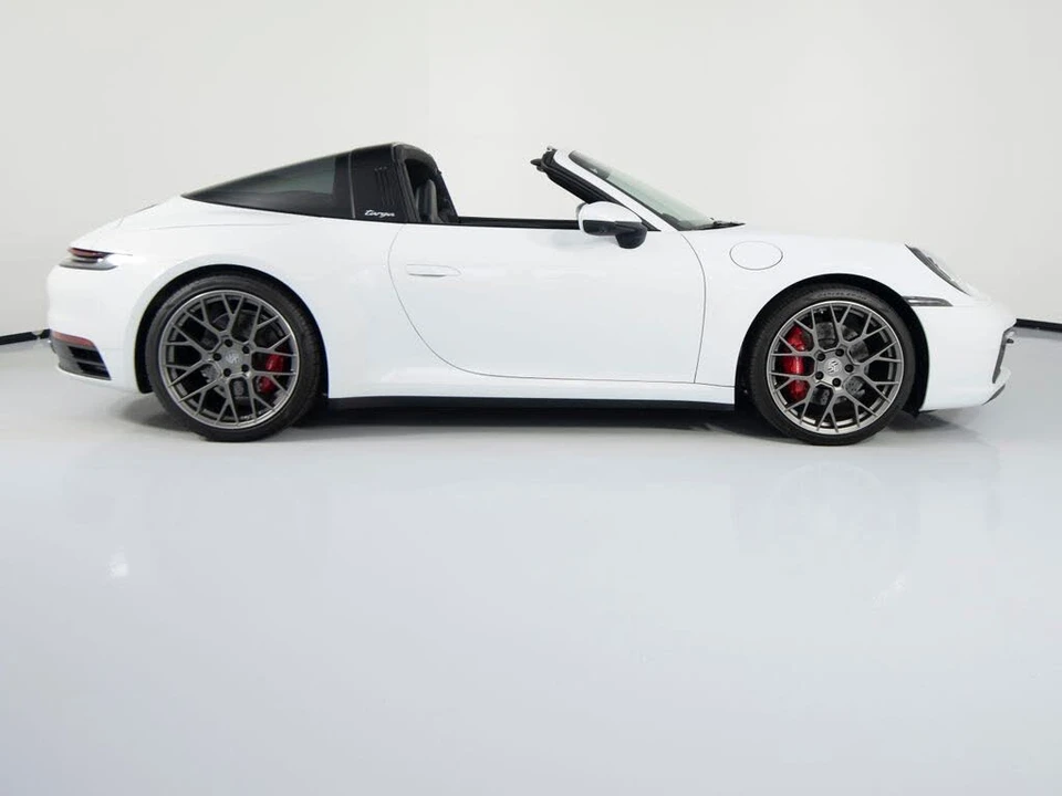 2022 Porsche 992 Targa 4 & 4S - Image 11 of 31