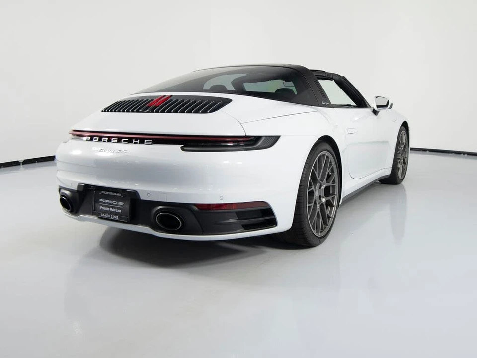 2022 Porsche 992 Targa 4 & 4S - Image 10 of 31