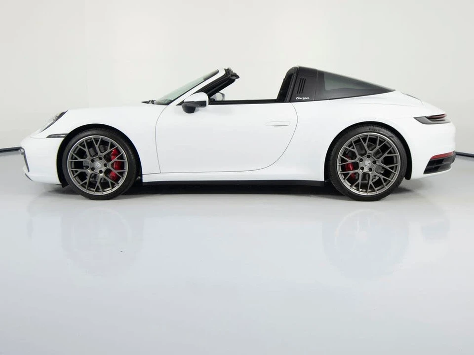 2022 Porsche 992 Targa 4 & 4S - Image 7 of 31