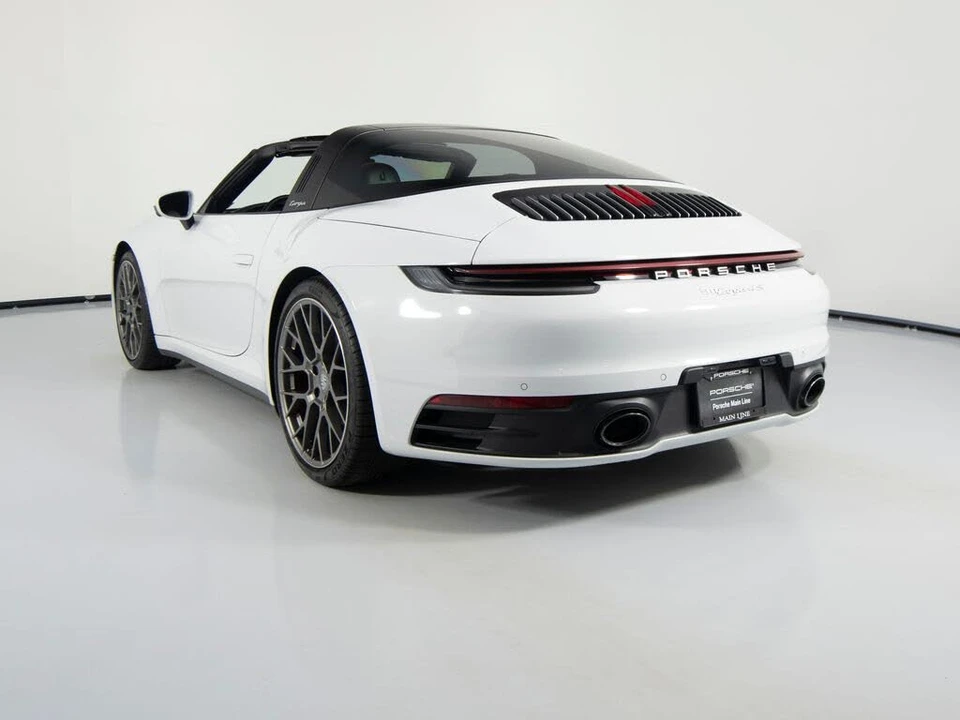 2022 Porsche 992 Targa 4 & 4S - Image 8 of 31