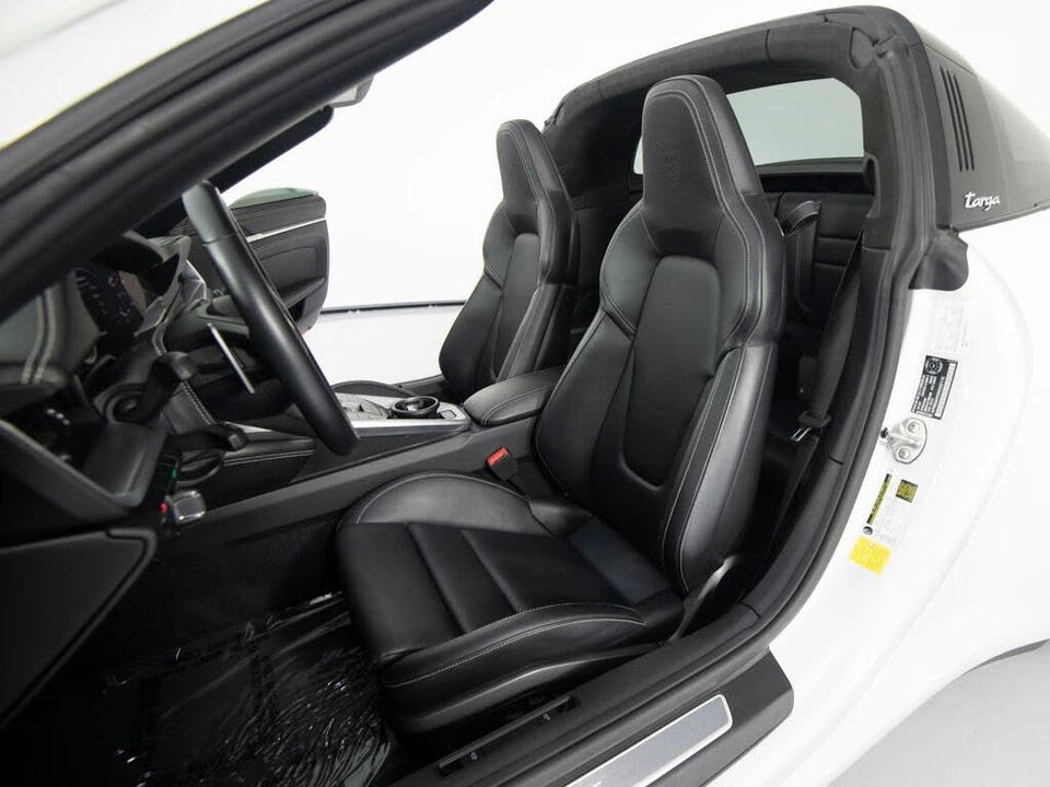 2022 Porsche 992 Targa 4 & 4S - Image 17 of 31