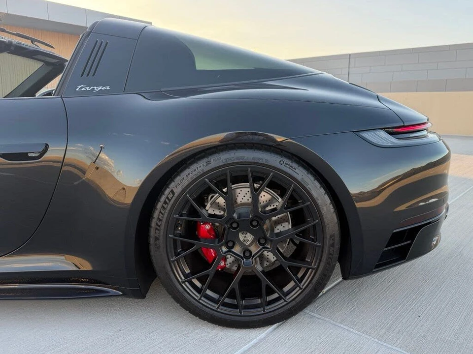 2022 Porsche 992 Targa 4 & 4S - Image 16 of 31