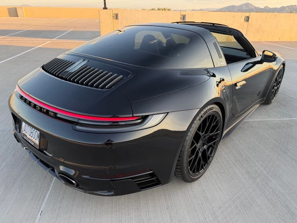 2022 Porsche 992 Targa 4 & 4S - Image 12 of 31