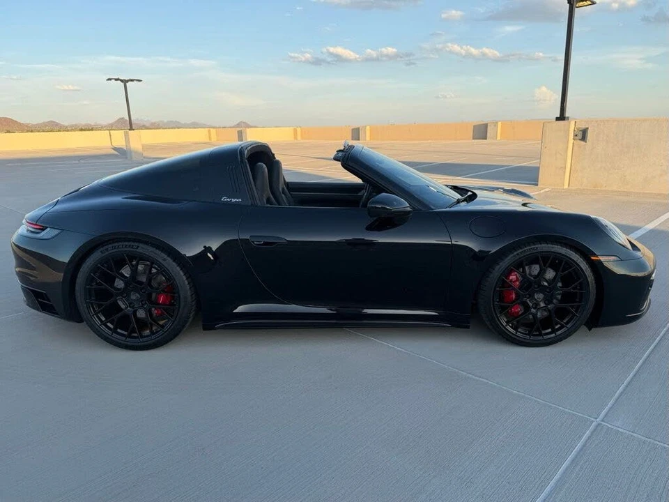 2022 Porsche 992 Targa 4 & 4S - Image 9 of 31